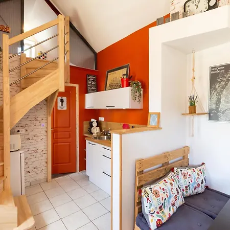 Les Du Hameau Des Deux Ailes Holiday home Precigne